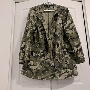 Long army jacket with strings and pockets